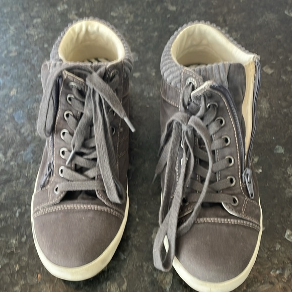 Taos women’s shoes - Picture 4 of 7